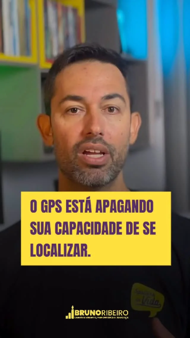 Você lembra da época em que a gente decorava caminhos? Hoje, a gente perde o carro no estacionamento e precisa tirar foto pra lembrar.
📍 Abrimos o Waze até pra ir na padaria.

A tecnologia é útil. Mas e se ela estiver apagando a nossa memória espacial?

🧠 Estudos mostram que usar GPS o tempo todo reduz a atividade do hipocampo — a área do cérebro que nos ajuda a criar mapas mentais.

A gente terceirizou tanto o “saber onde está” que está se perdendo até dentro de si.

🗺️ Neste vídeo, eu te provoco a refletir:
Será que o conforto da tecnologia não está enfraquecendo habilidades que um dia foram essenciais?

💬 Comenta: “Quero minha bússola interna de volta” se isso te fez pensar.

#HipocampoDigital #TecnologiaComConsciência #MemoriaEspacial  #SpoilersDaVida #CognicaoEspacial  #MindsetConsciente #NeurocienciaDoDiaADia #VidaDigital